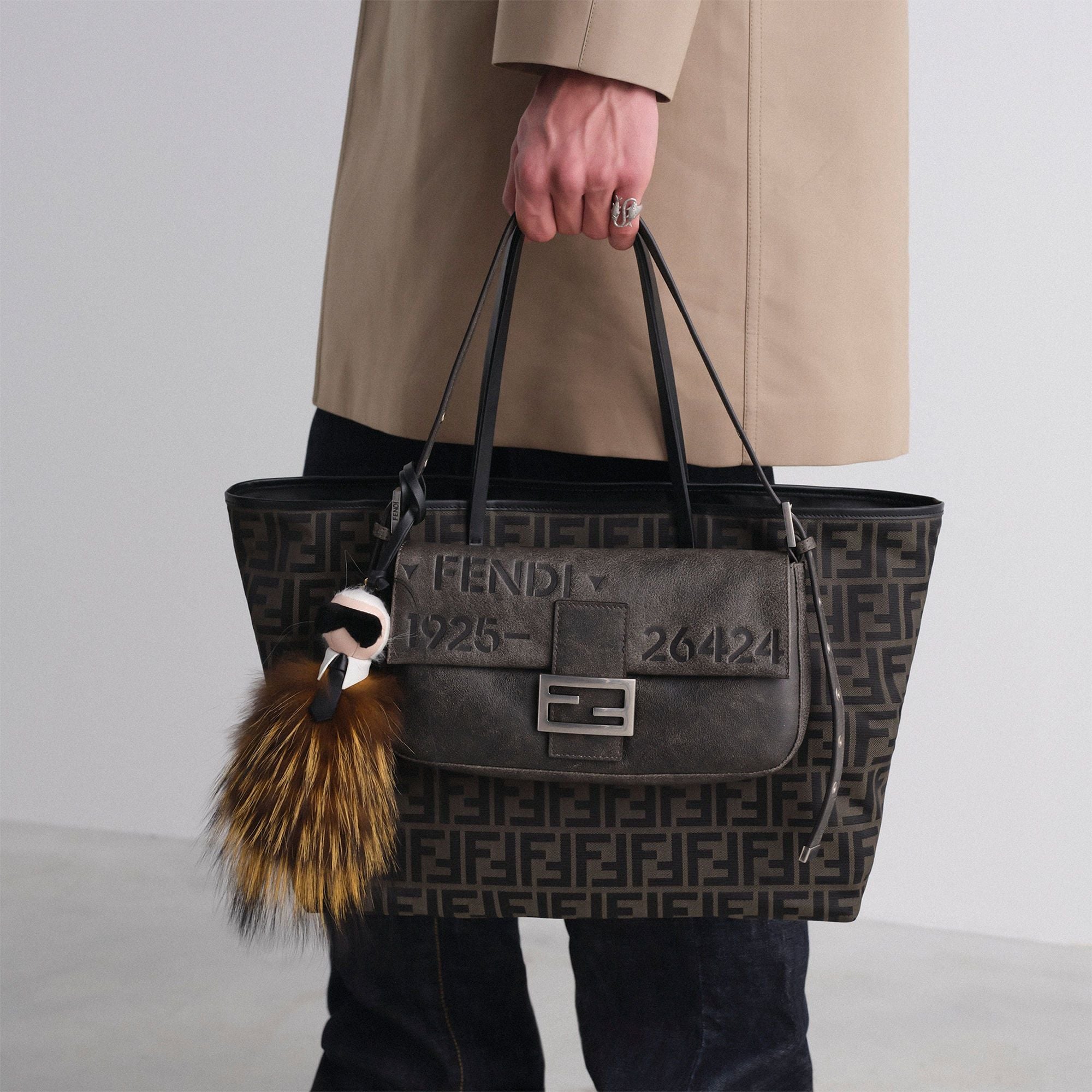  Túi Nữ Fendi Baguette Bag 'Black' 