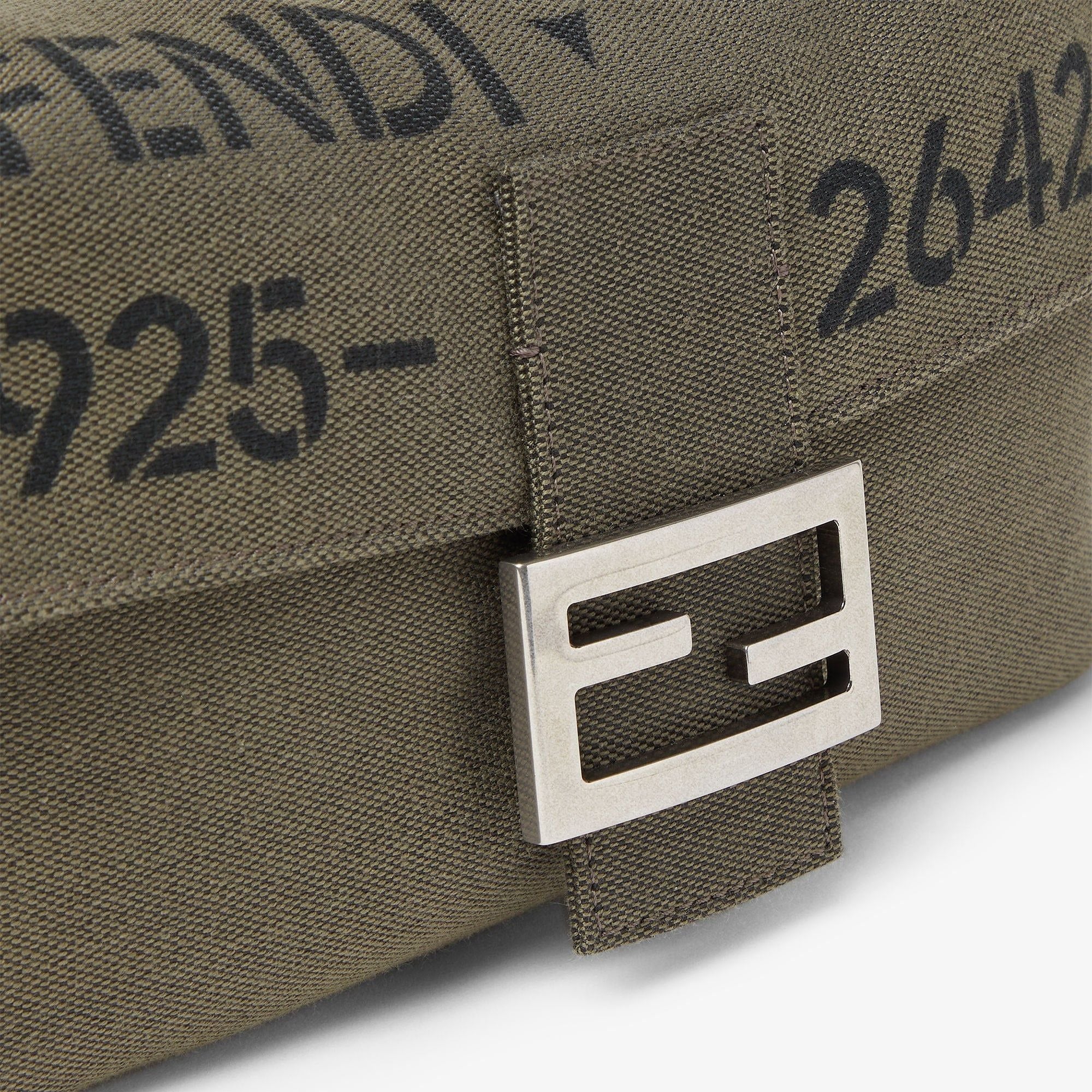  Túi Nữ Fendi Baguette Bag 'Khaki' 