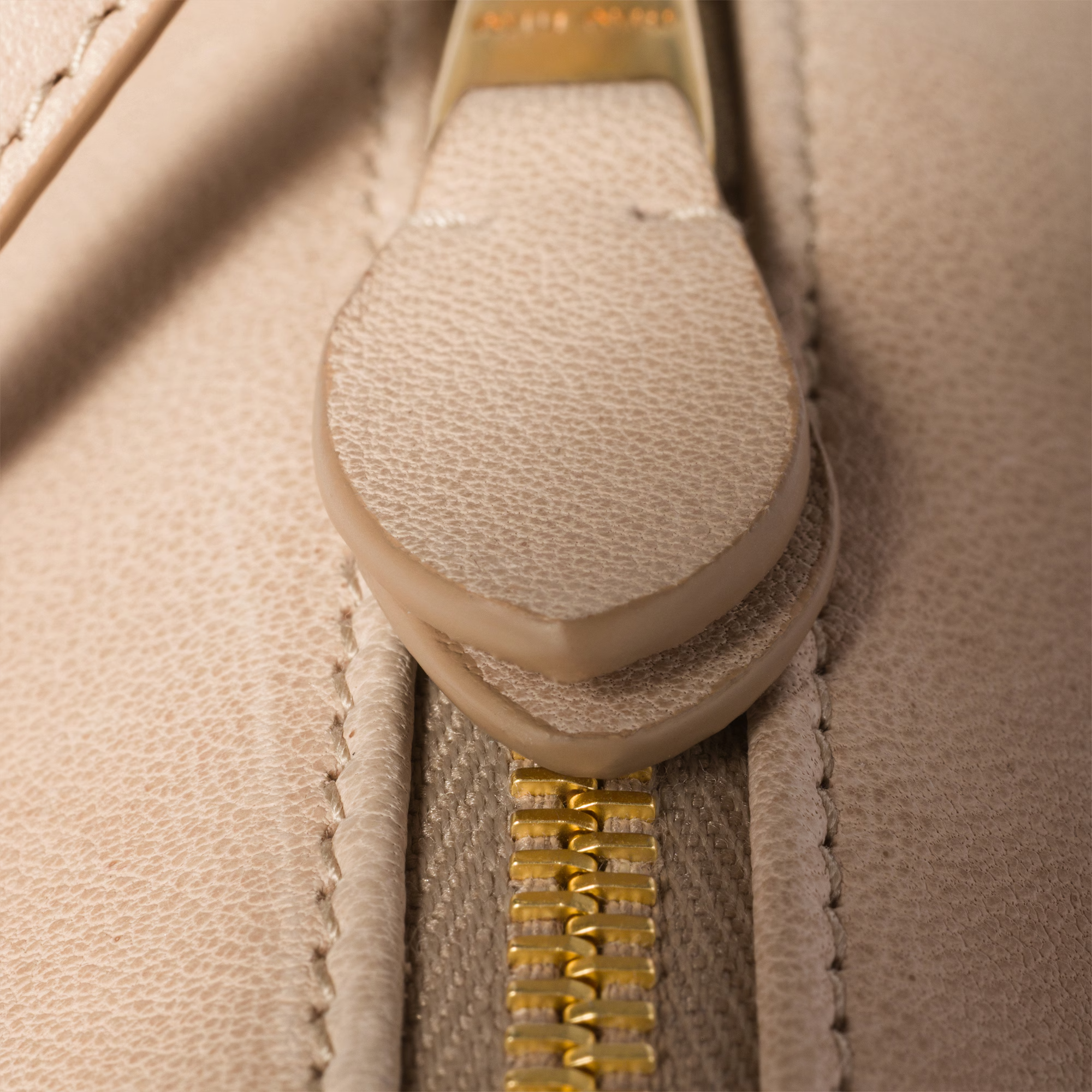  Túi Nữ Miu Miu Nappa Leather Pouch 'Cord' 