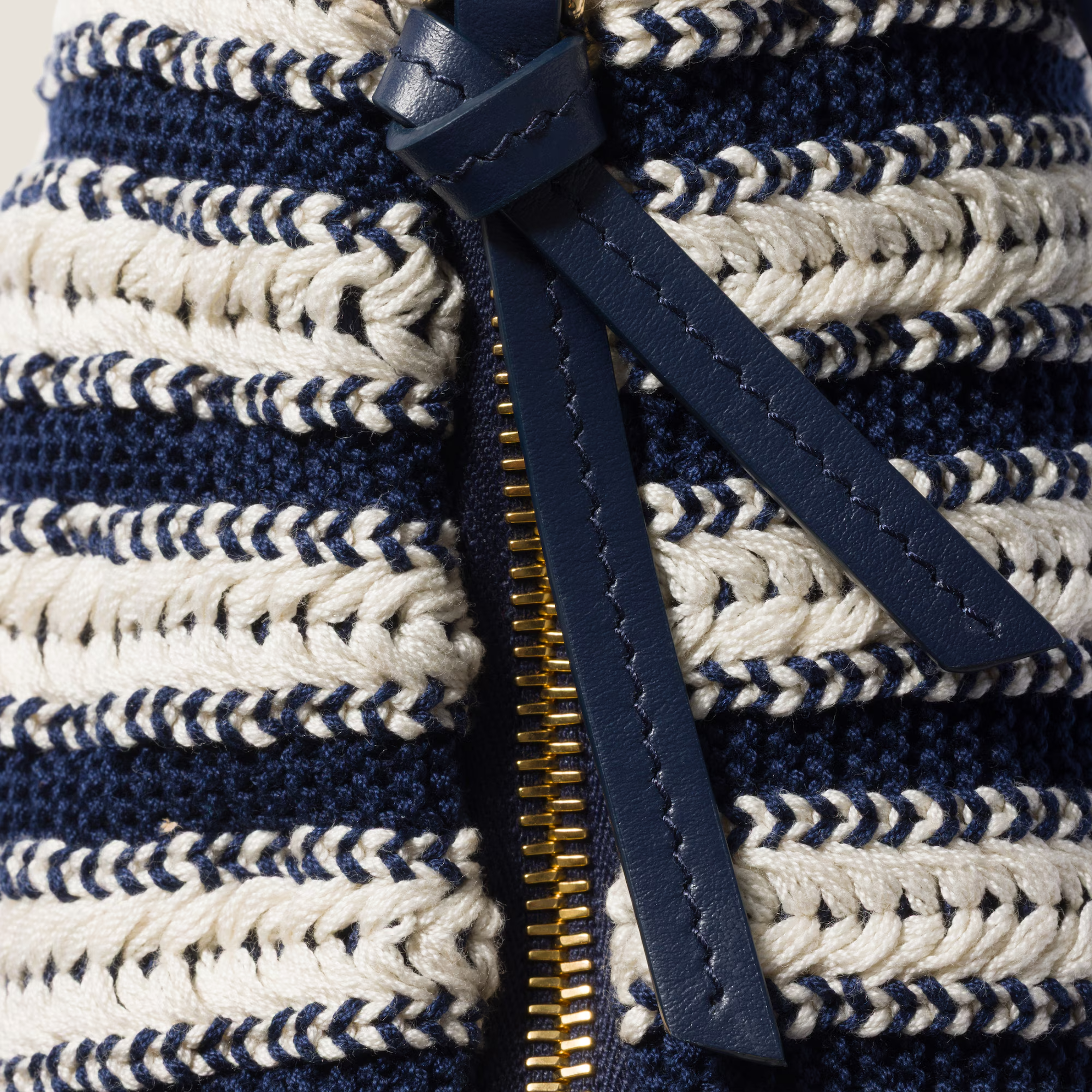  Túi Nữ Miu Miu Spirit Crochet Pouch 'Chalk White' 
