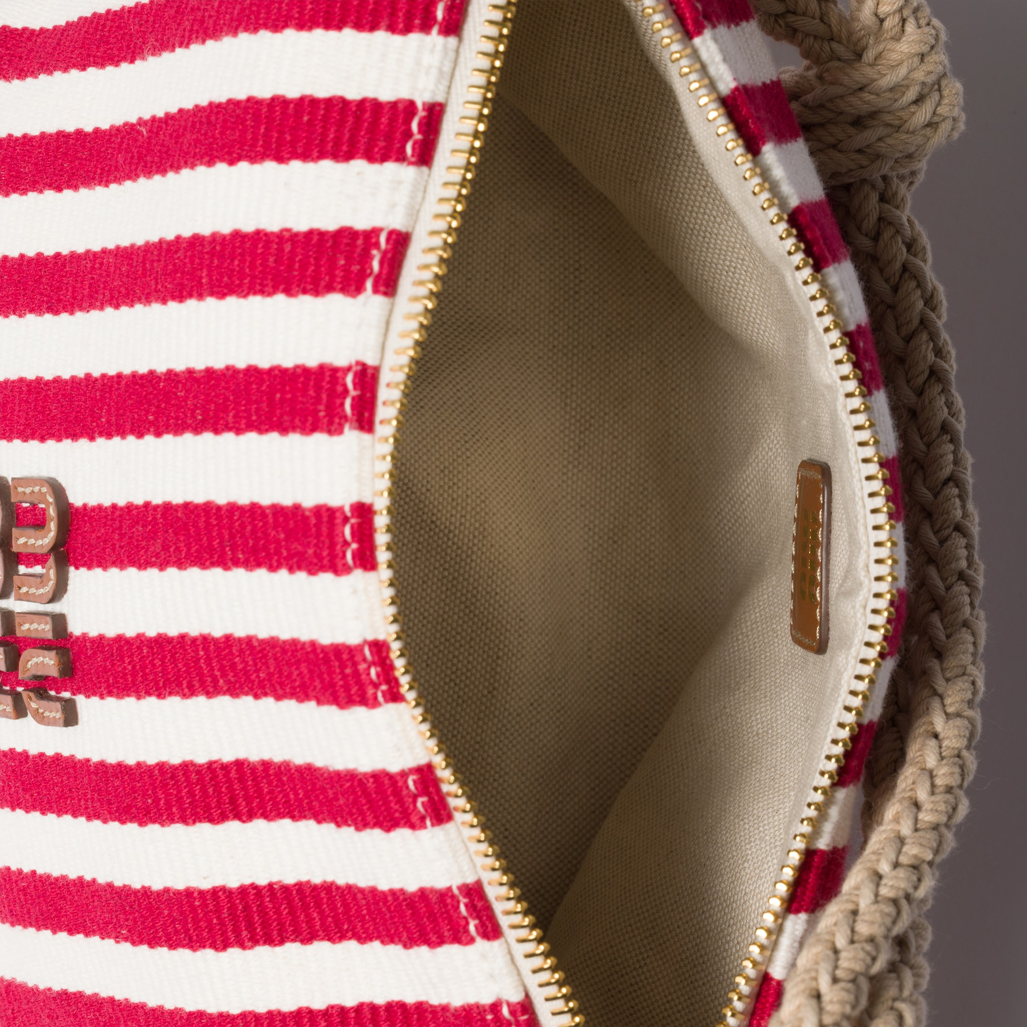  Túi Nữ Miu Miu Spirit Pouch 'Ruby Red' 