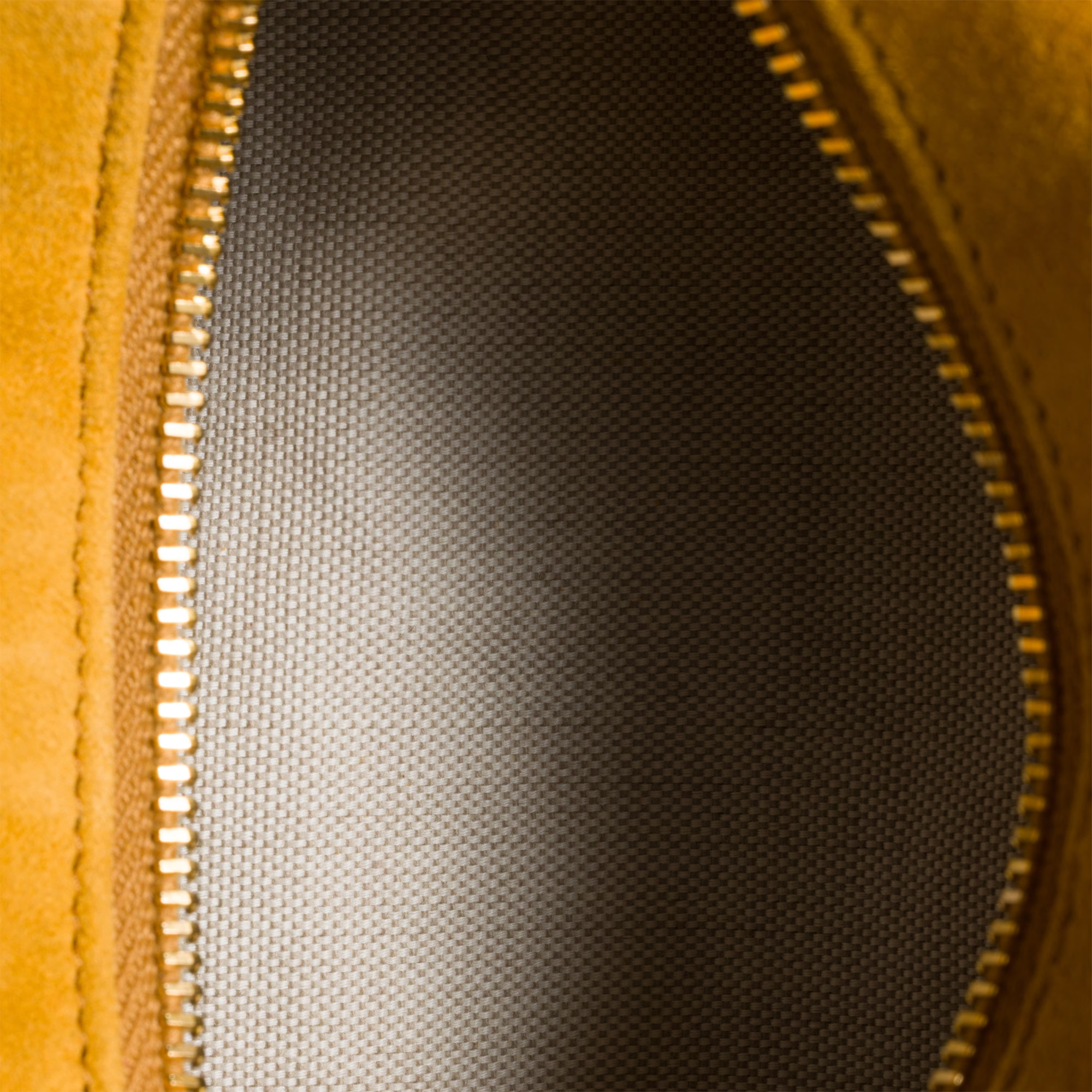  Túi Nữ Miu Miu Suede Pouch 'Whiskey' 