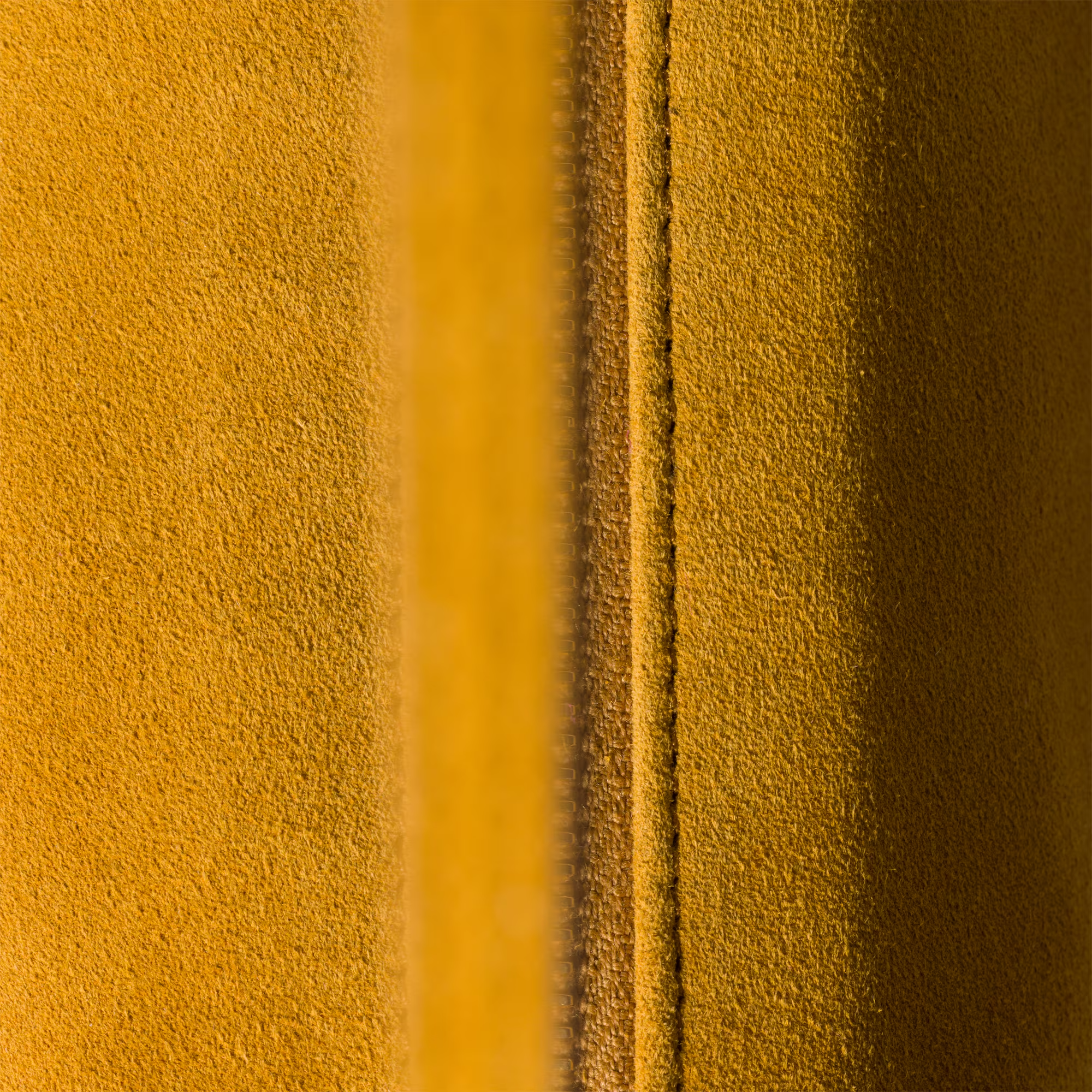  Túi Nữ Miu Miu Suede Pouch 'Whiskey' 