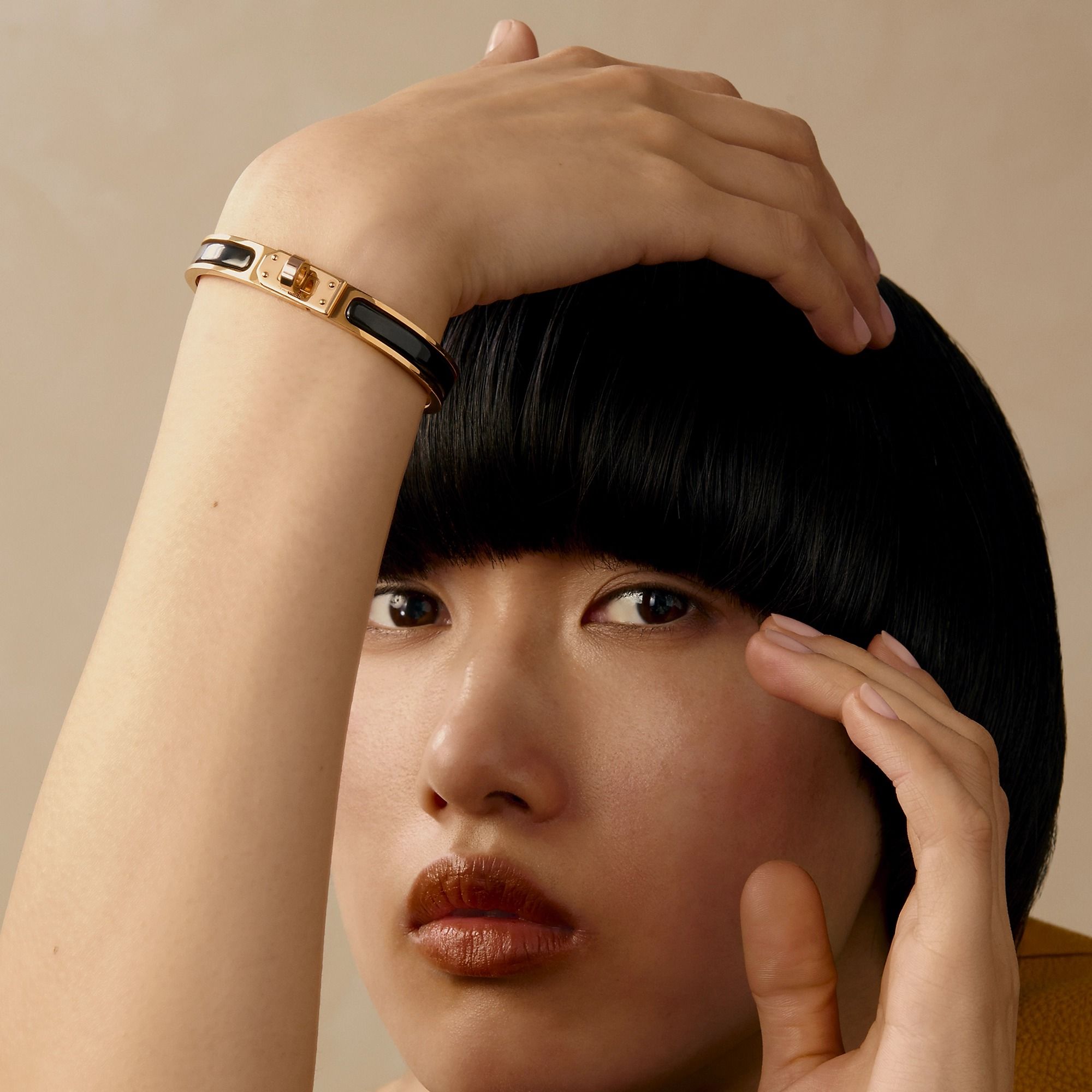  Vòng Tay Nữ Hermes Mini Clic Kelly 'Noir' 