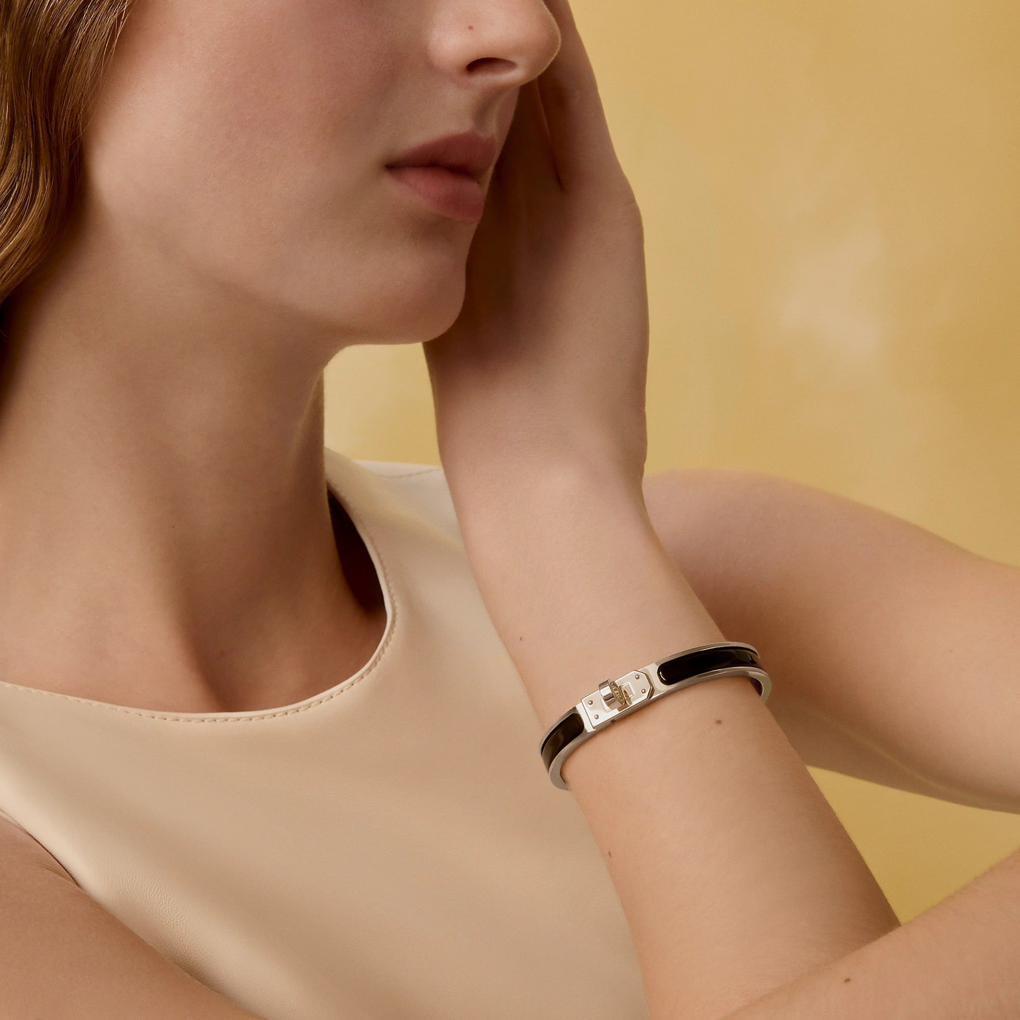  Vòng Tay Nữ Hermes Mini Clic Kelly 'Noir' 