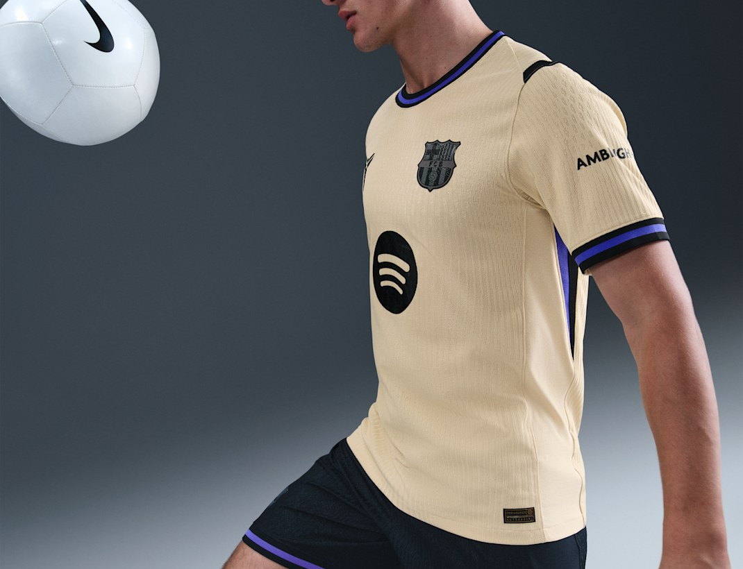  Áo Nike F.C. Barcelona 2025/26 'Team Gold' 