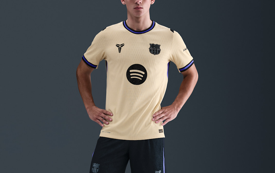  Áo Nike F.C. Barcelona 2025/26 'Team Gold' 