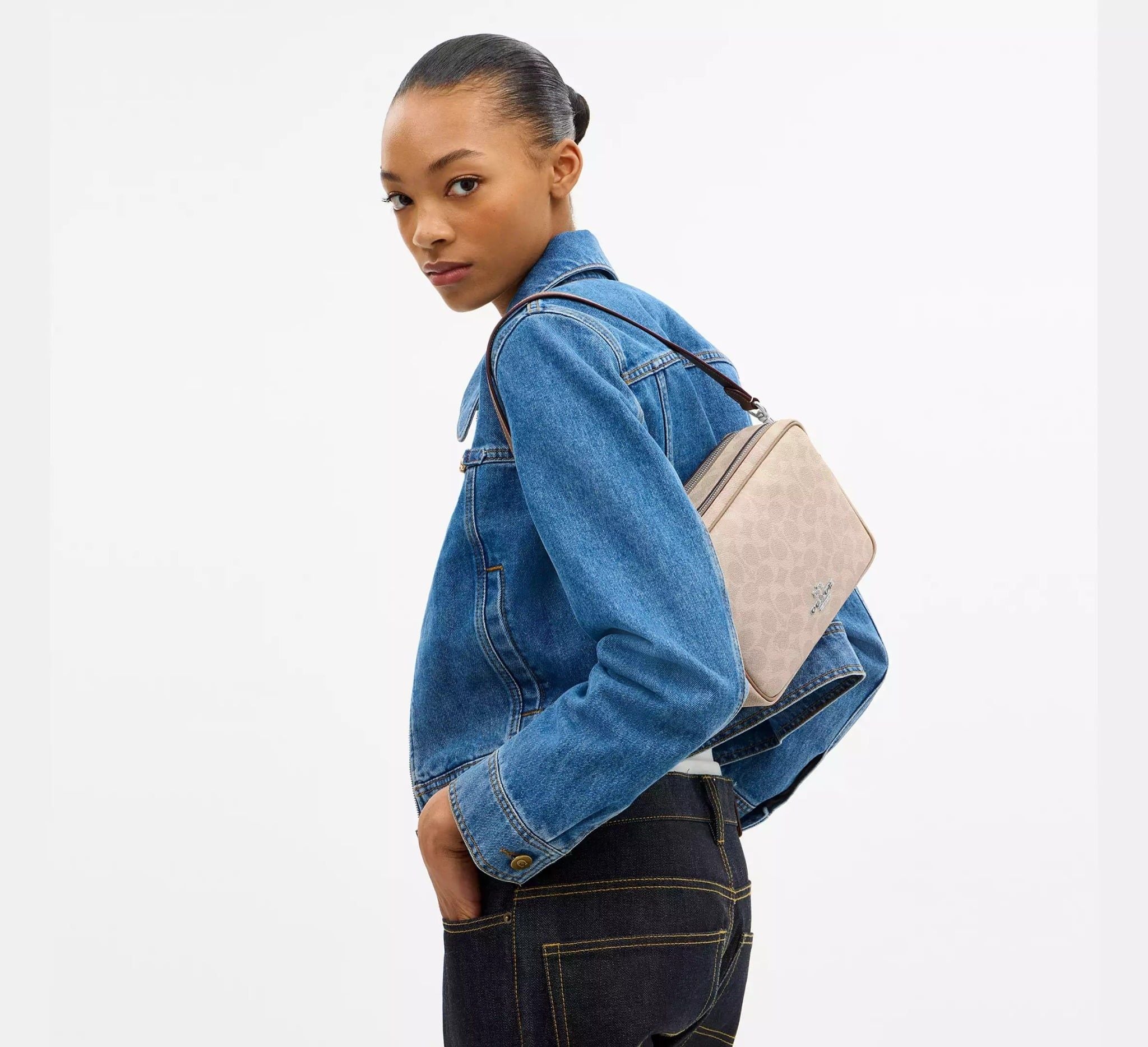  Túi Nữ Coach Carey Crossbody Bag 'Taupe' 