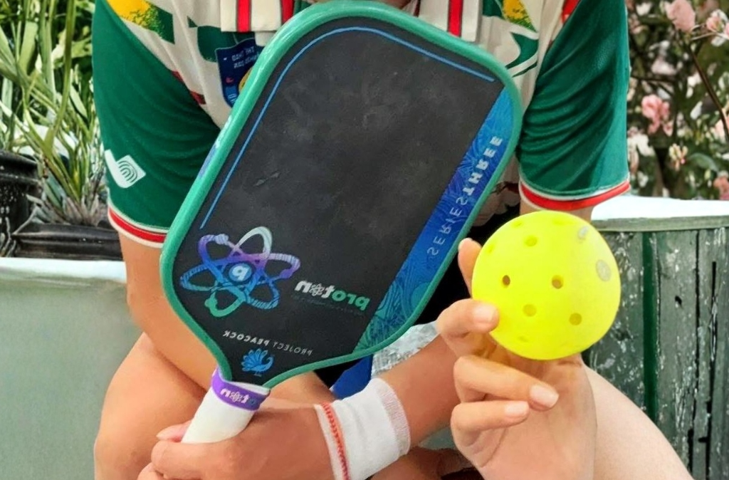  Vợt Pickleball Proton Series 3 Project Peacock Elongated 