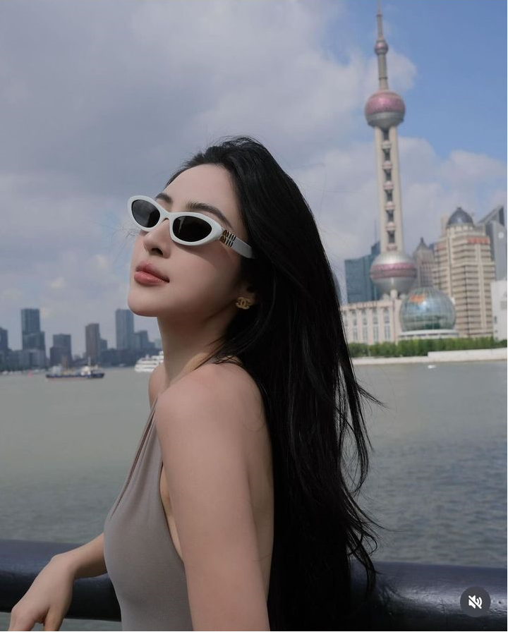  Kính Nữ Miu Miu Sunglasses 'White' 