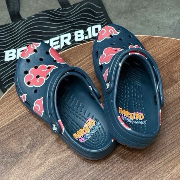 502 - Giày Clog Unisex Crocs Classic x Naruto Shippuden Pack 2024 - Itachi 209883