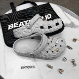 419 - Dép Sandal Clog Unisex Crocs Classic Geometric (Black/ White/ Grey/ Brown/ Beige)