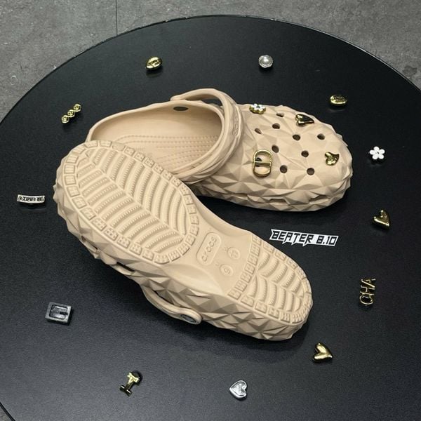 419 - Dép Sandal Clog Unisex Crocs Classic Geometric (Black/ White/ Grey/ Brown/ Beige)