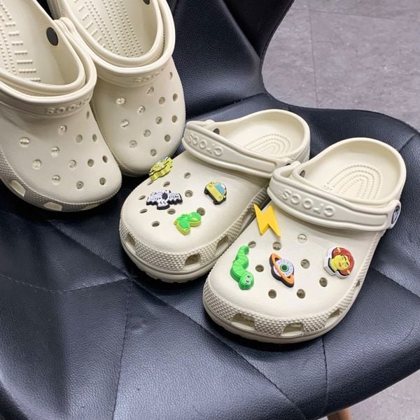 418 - Dép Sandal Clog Unisex Crocs Classic (Black/ White/ Bone/ Blue)