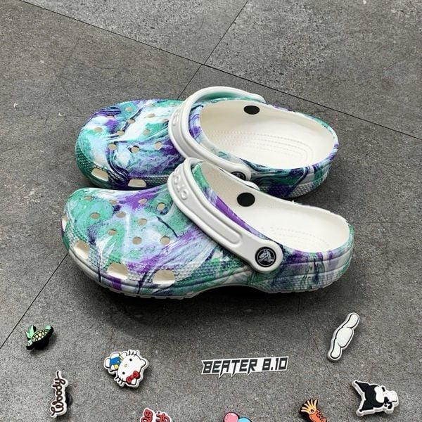 913 - Dép Sandal Crocs Classic Clog Out Of This World Ii - 206868-94S