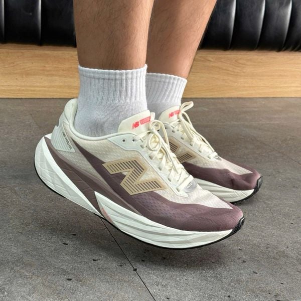 834 - Giày thể thao New Balance Fuelcell Rebel V5 Angora Earth Shadow -  WFCXLJ5