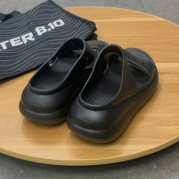 570 - Dép Sandal Clog Unisex Crocs Classic Crush màu đen - 207670-001