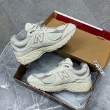493 - Giày New Balance 2002R lẻ size, thanh lý giá tốt