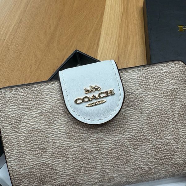 Ví Nữ Coach Medium Corner Zip Wallet Sand Chalk  Signature Canvas - CW786 IMXDM  - 1156