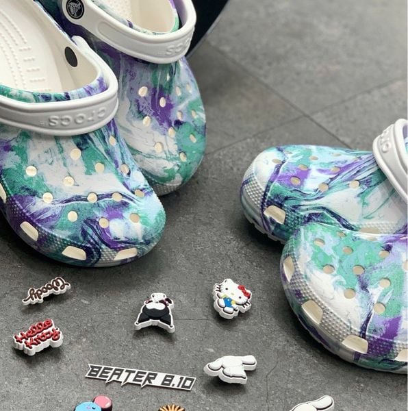913 - Dép Sandal Crocs Classic Clog Out Of This World Ii - 206868-94S