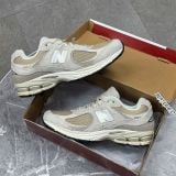 493 - Giày New Balance 2002R lẻ size, thanh lý giá tốt