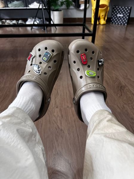 932 - Giày Sandal Clog Unisex Crocs Baya - Khaki - 10126-2V3