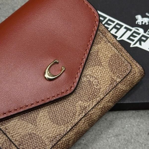 1020 - Ví Coach Nữ Gập 3 Wyn Colorblock Signature Canvast - C2329