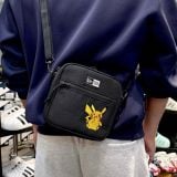 640 - Túi Đeo Chéo New Era x Pokemon Pikachu Shoulder Bag Black - 14124524