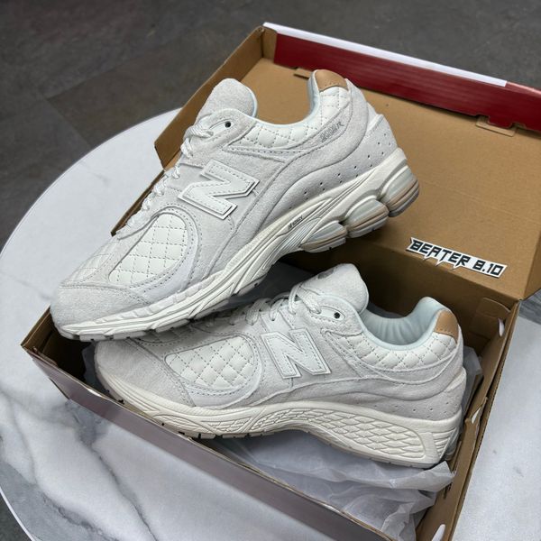 493 - Giày New Balance 2002R lẻ size, thanh lý giá tốt