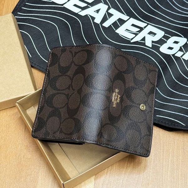 853 - Ví Coach Medium Corner Zip Wallet Dark Brown - F23553