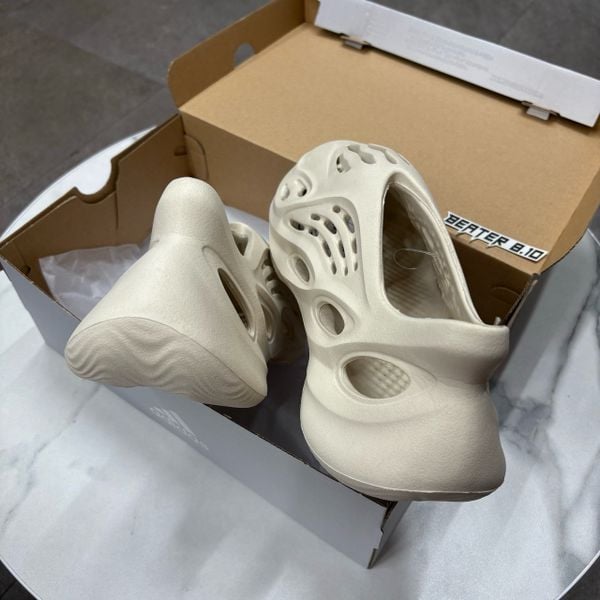 335 - Giày Adidas Yeezy Foam Rnnr 'Sand' - FY4567