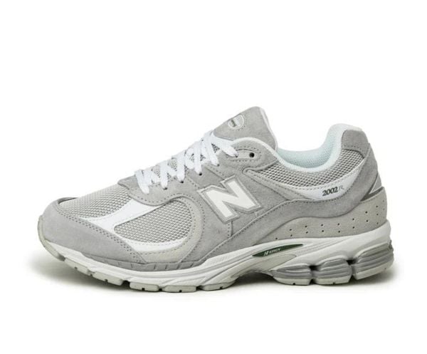 493 - Giày New Balance 2002R lẻ size, thanh lý giá tốt