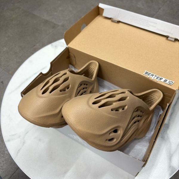 334 - Giày Adidas Yeezy Foam Rnnr 