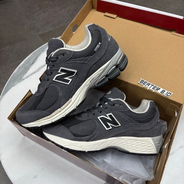 493 - Giày New Balance 2002R lẻ size, thanh lý giá tốt