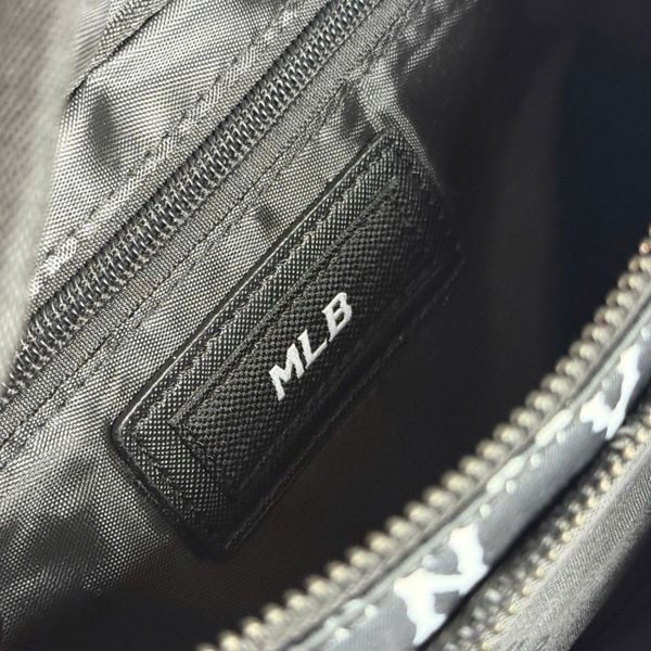 498 - Túi Bao Tử MLB Monogram Hip Sack New York Yankees 3AHSM012N-50BKS