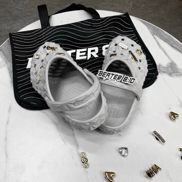 419 - Dép Sandal Clog Unisex Crocs Classic Geometric (Black/ White/ Grey/ Brown/ Beige)