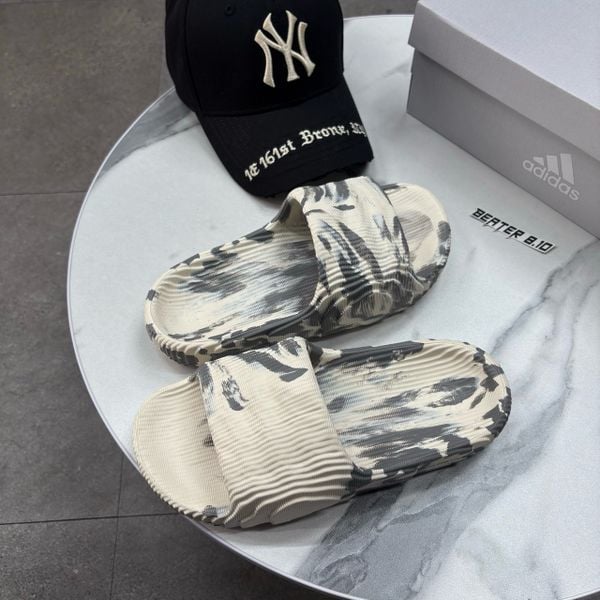 293 - Dép Quai Ngang Adidas Adilette 22 'Wonder White Grey' - IG5919