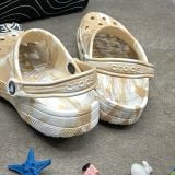 934 - Dép Sandal Clog Unisex Crocs Baya Marbled Nâu Tie Dye - 206935-2ZM