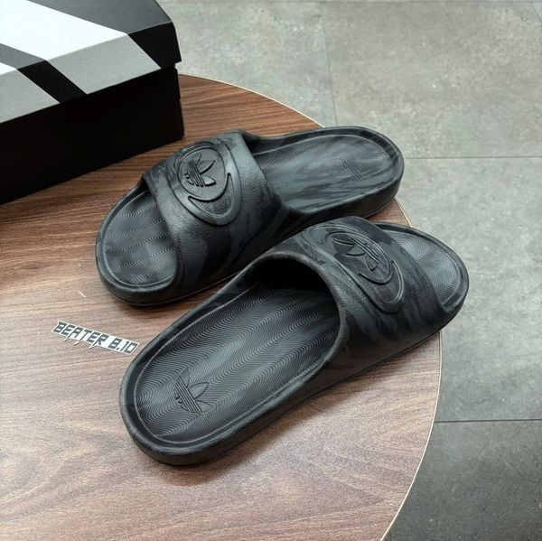 1042 - Dép Adidas Adilette Trefoil Badge Đen Tiedie