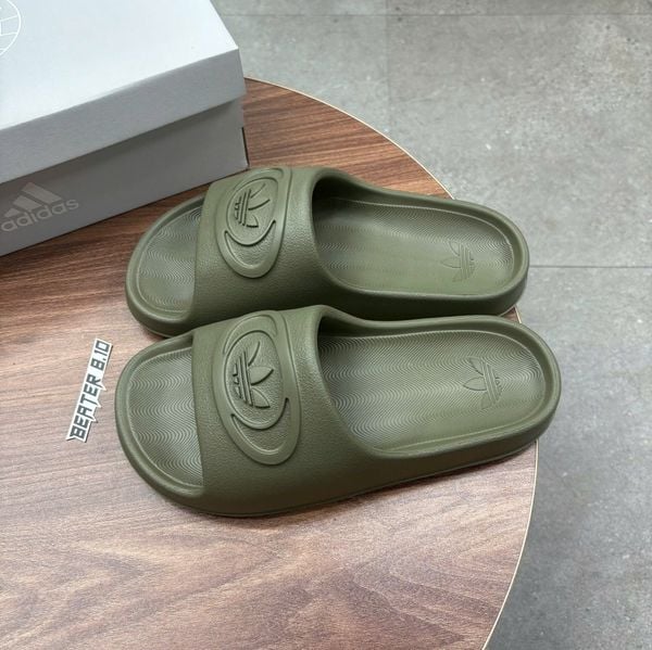 946 - Dép Adidas Adilette Trefoil Badge Moss Green