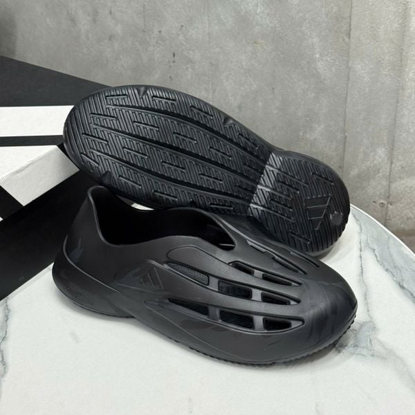 924 - Giày Adidas Lightblaze Moc Core Black Carbon - JH7039