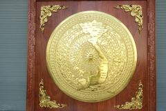 Tranh Trống Đồng Đỏ Đúc Bản Đồ Việt Nam Dát Vàng - Khung Vuông Hương Đá KT 127x127cm mặt trống DK 90cm