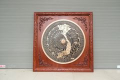 Tranh Trống Đồng Đỏ Đúc Bản Đồ Việt Nam - Khung Vuông Hương Đỏ KT 108x108cm Mặt Trống DK 80cm