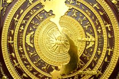 Tranh Trống Đồng - Khung Vuông - Kích Thước 81x81Cm Gỗ Gõ Đỏ