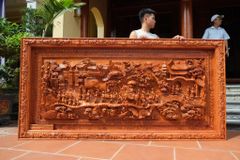 Tranh Gỗ Vinh Quy Bái Tổ Kích Thước 237x127x9 Gỗ Hương Đá