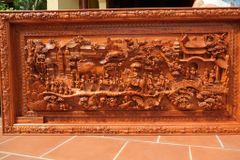 Tranh Gỗ Vinh Quy Bái Tổ Kích Thước 237x127x9 Gỗ Hương Đá