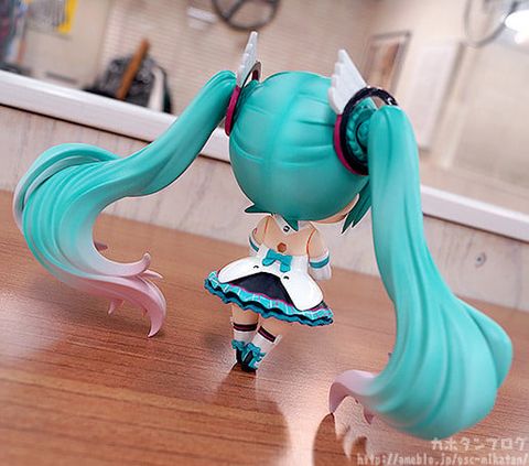 Nendoroid 930 Hatsune Miku Magical Mirai 2017 ver. - VOCALOID Series | Good Smile Company Figure