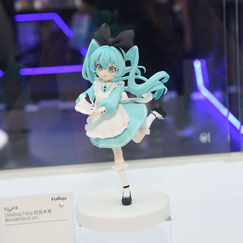 Hatsune Miku Wonderland Ver. - Piapro Characters Desktop Fairy | FuRyu Figure