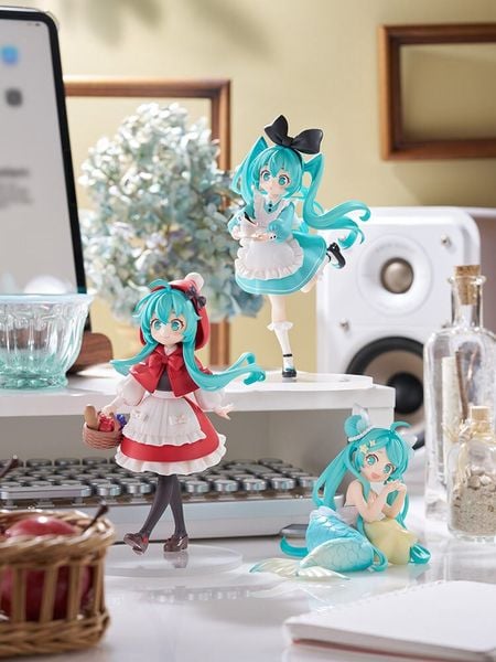 Hatsune Miku Little Red Riding Hood Ver. - Piapro Characters Desktop Fairy | FuRyu Figure