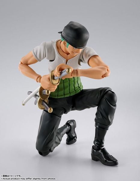 S.H.Figuarts Roronoa Zoro Romance Dawn - ONE PIECE | BANDAI SPIRITS figure